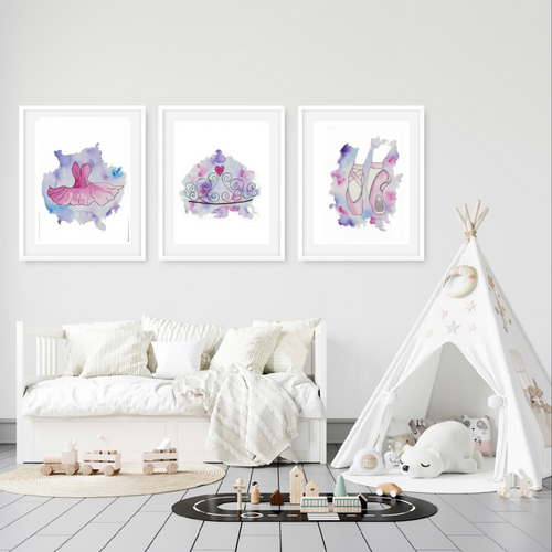 A wall print set for the lovers of dance. This gorgeous little set contains soft pinks, purples and blues and will warm a little persons' room. 